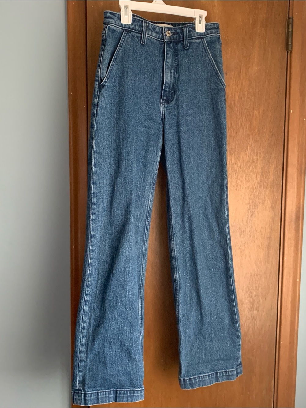 Abercrombie & Fitch The 90s Relaxed Jean High Rise Slanted Front Pockets